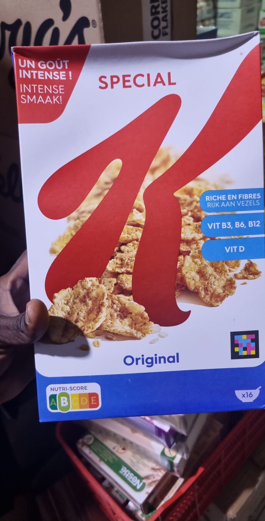 Kellogg's Frosted Flakes Cereal Original 13.5 oz — Front view
