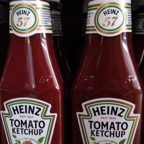 Heinz Tomato Ketchup Original 14 oz — front of pack