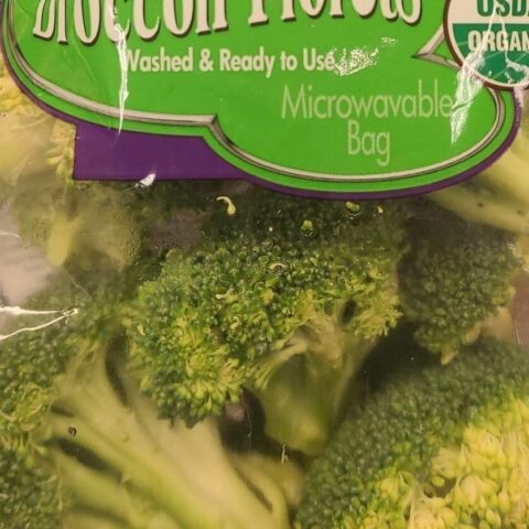 Pero Family Farms Broccoli Florets Fresh 8 oz — front of pack
