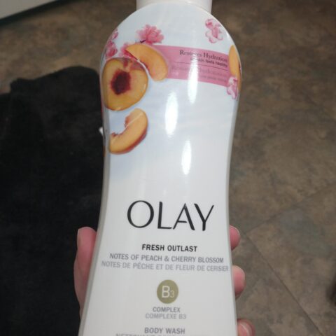 Olay Body Wash Fresh Outlast 17.9 fl oz — front of pack