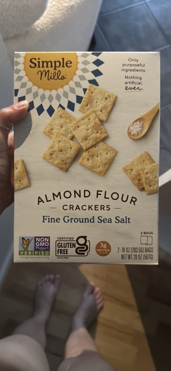 Simple Mills Almond Flour Crackers Fine Ground Sea Salt 4.25 oz — Front view