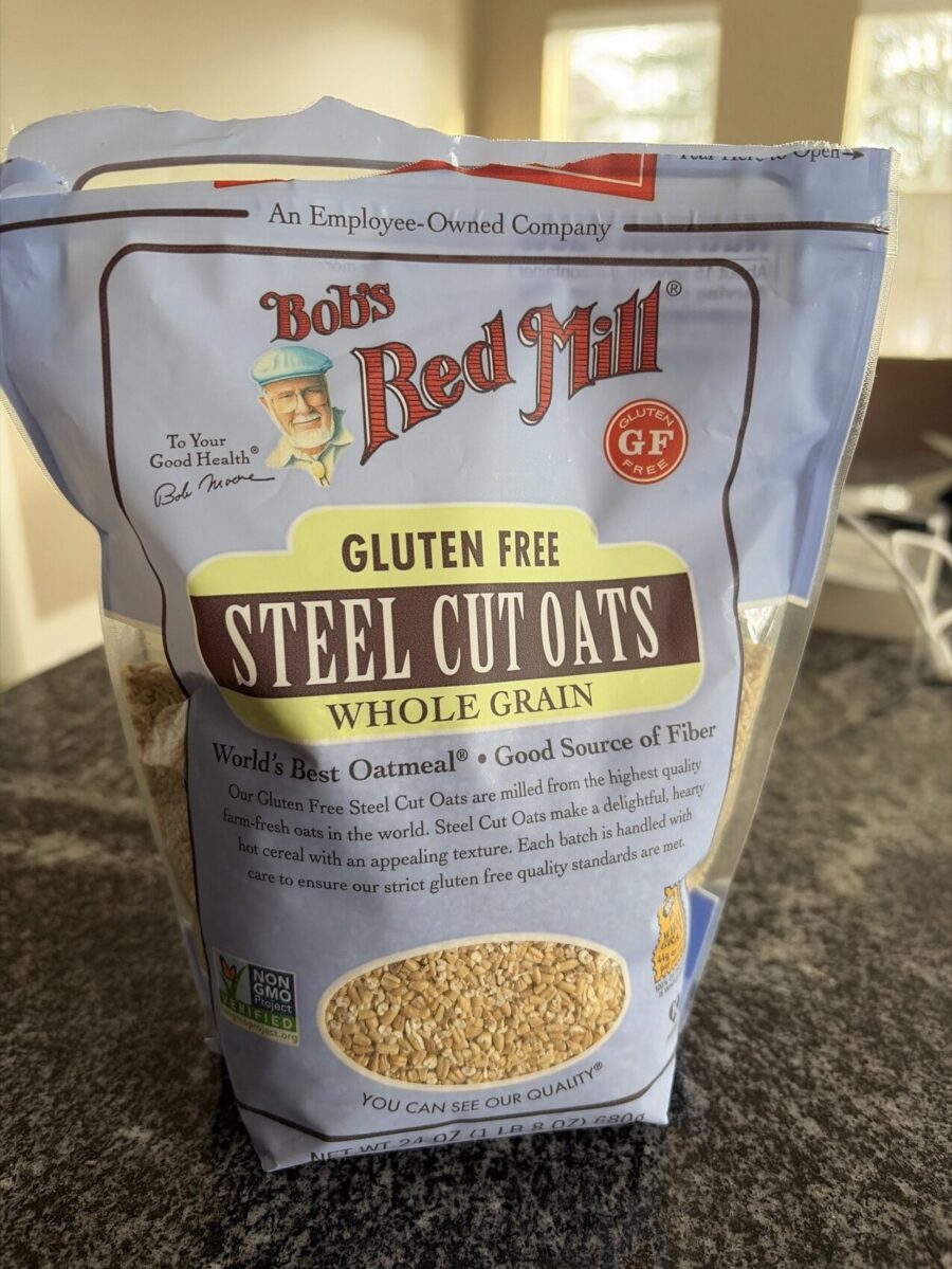 Bob’s Red Mill Oatmeal Gluten Free Oats 32 oz — Front view